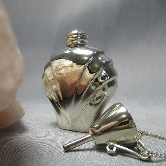 Meet your Posher, WhyteWing by Allison Whyte - Picture 9 of 11